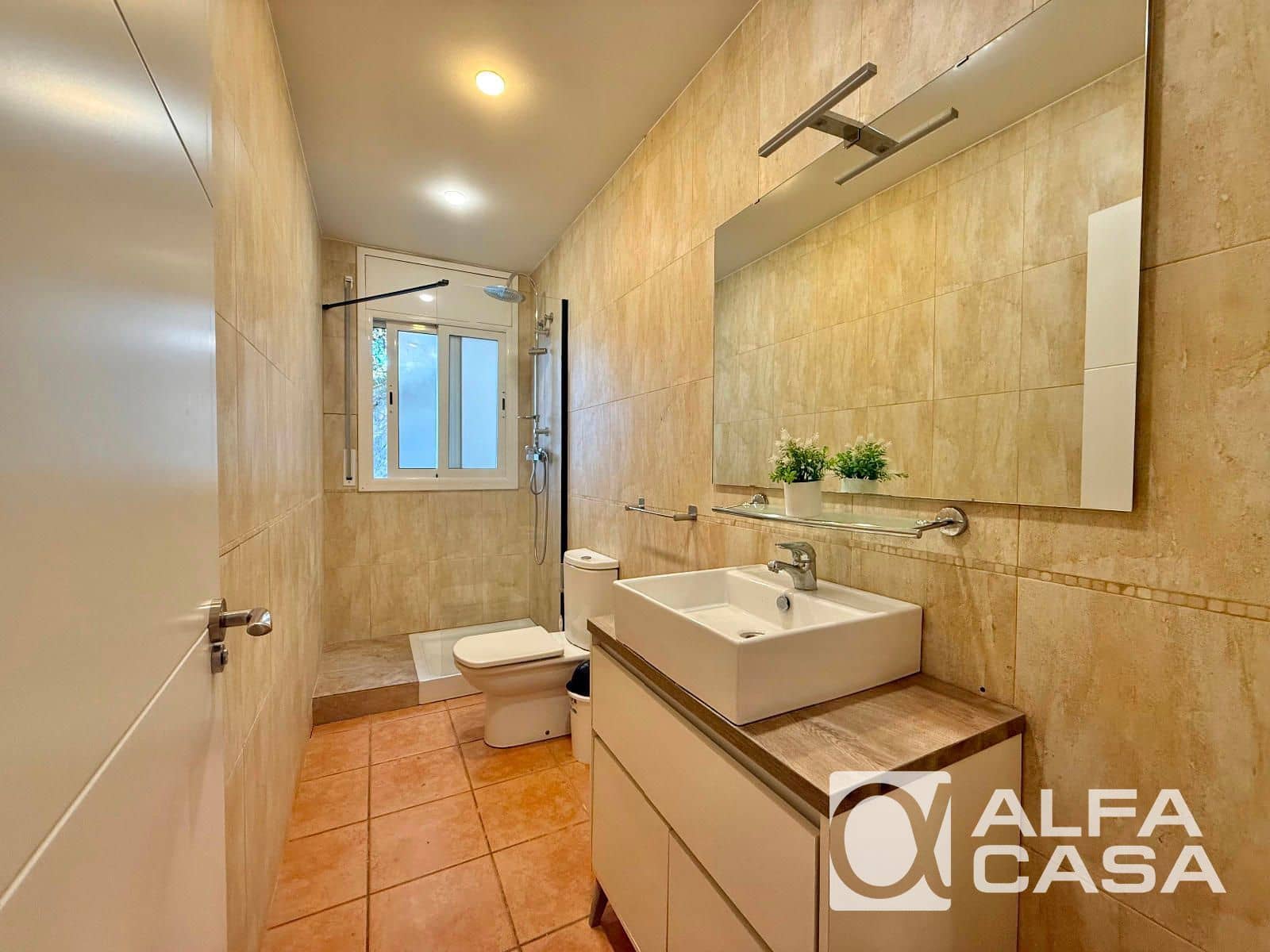 4 bedroom Villa for sale in Lloret de Mar with garage - € 299,000 (Ref: 9385832)