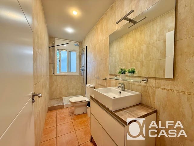 4 makuuhuone Huvila myytävänä paikassa Lloret de Mar mukana 
autotalli - 299 000 € (Ref: 9385832)