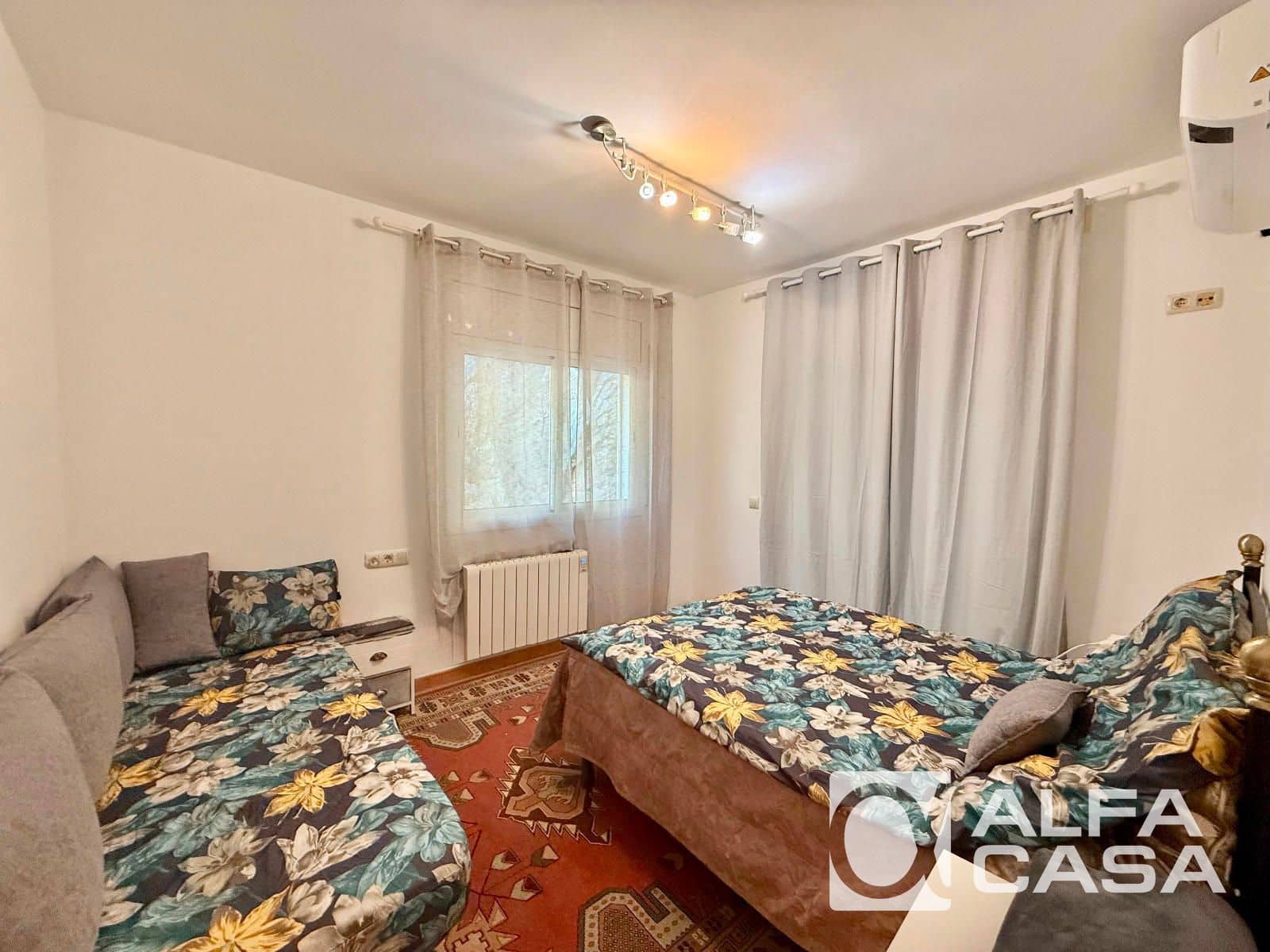 4 bedroom Villa for sale in Lloret de Mar with garage - € 299,000 (Ref: 9385832)