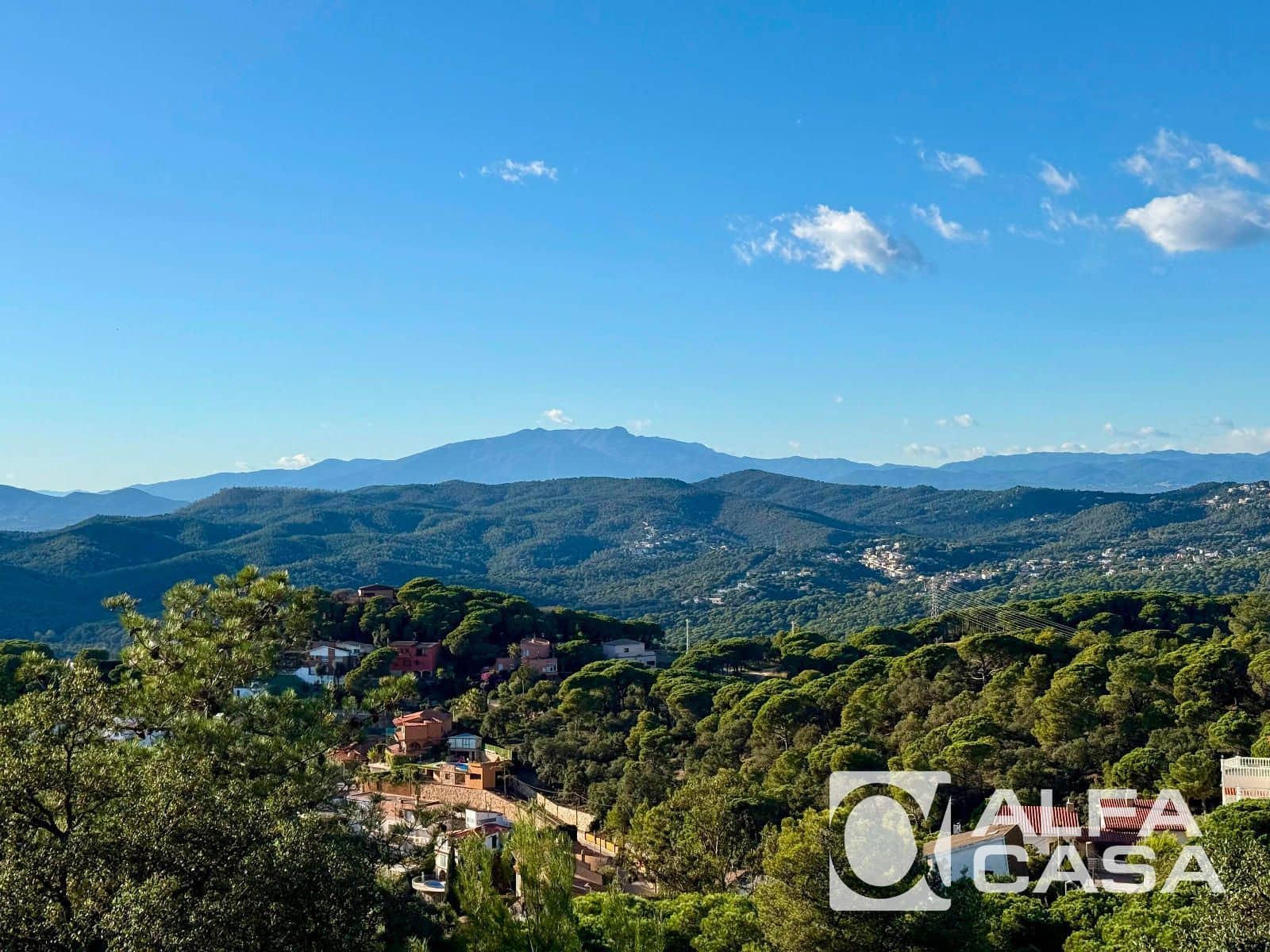 4 bedroom Villa for sale in Lloret de Mar with garage - € 299,000 (Ref: 9385832)