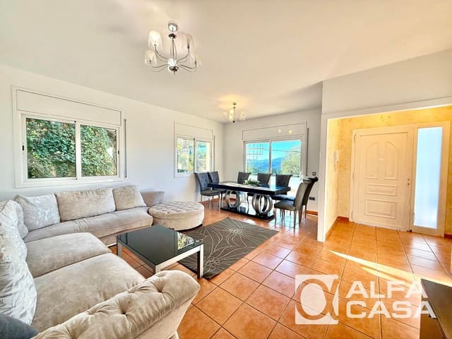 4 makuuhuone Huvila myytävänä paikassa Lloret de Mar mukana 
autotalli - 299 000 € (Ref: 9385832)