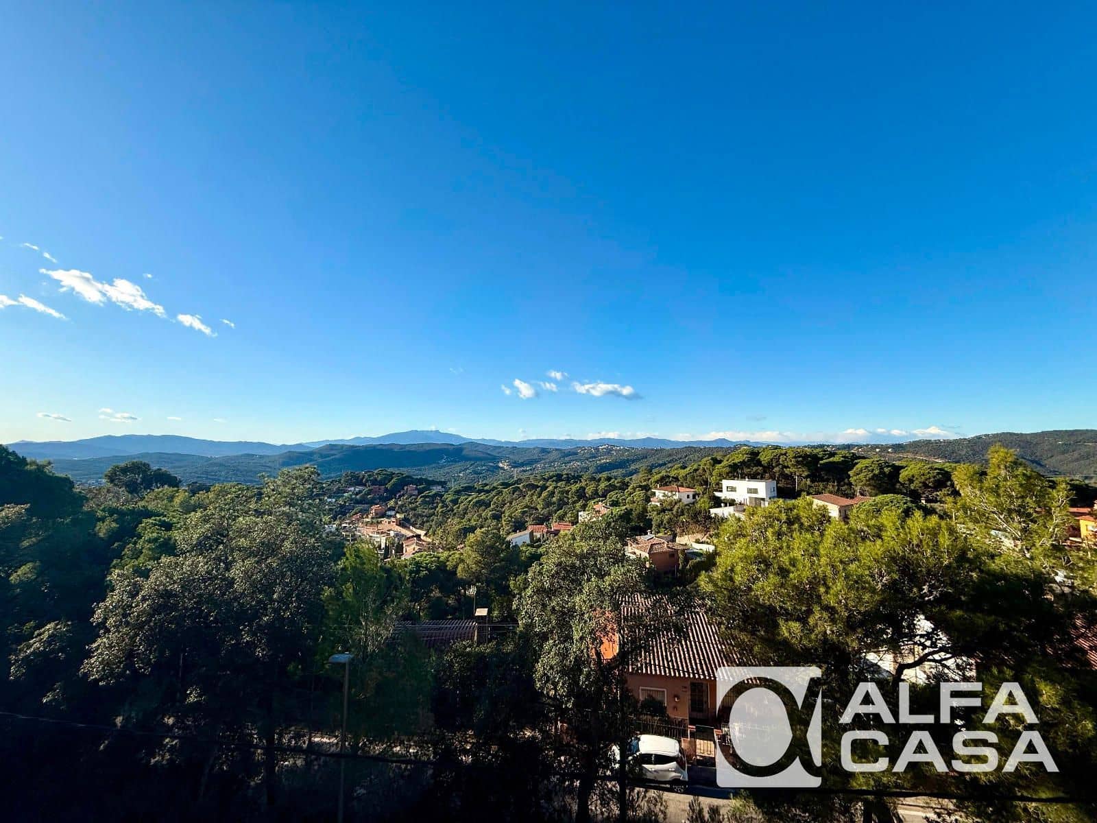 4 bedroom Villa for sale in Lloret de Mar with garage - € 299,000 (Ref: 9385832)