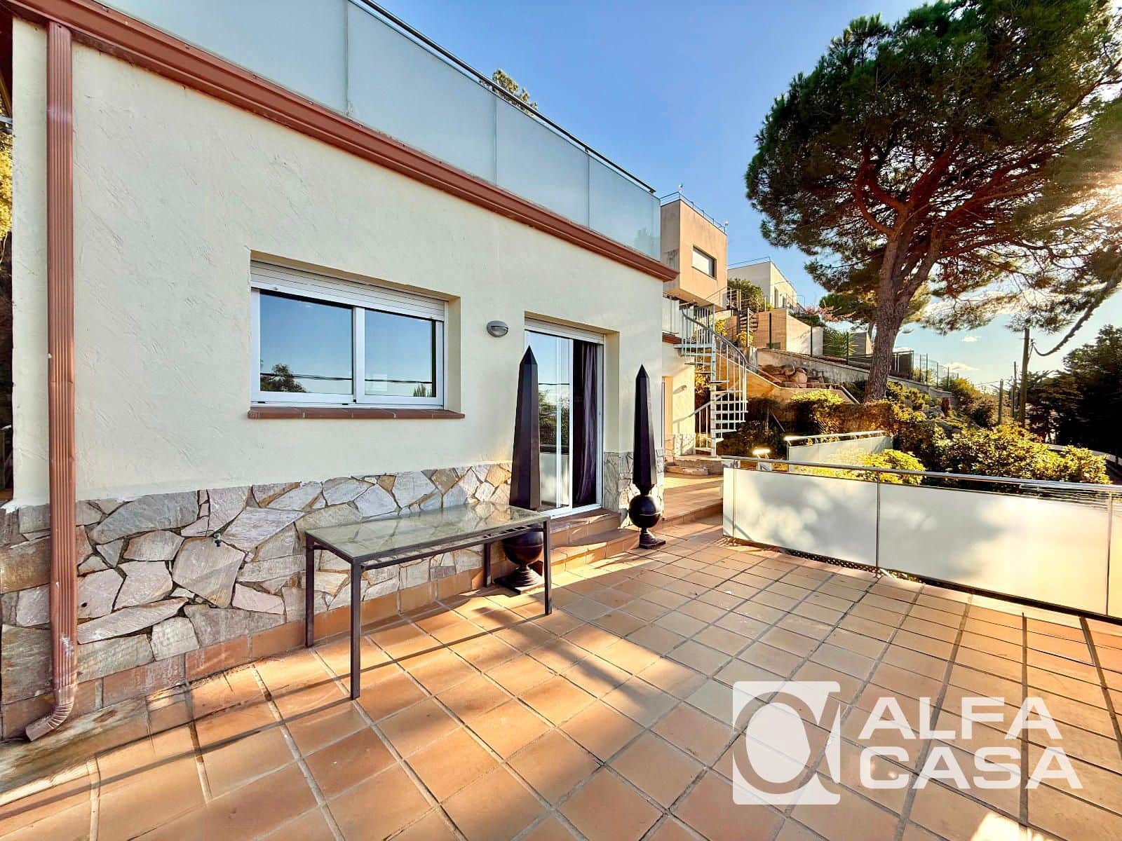 4 bedroom Villa for sale in Lloret de Mar with garage - € 299,000 (Ref: 9385832)