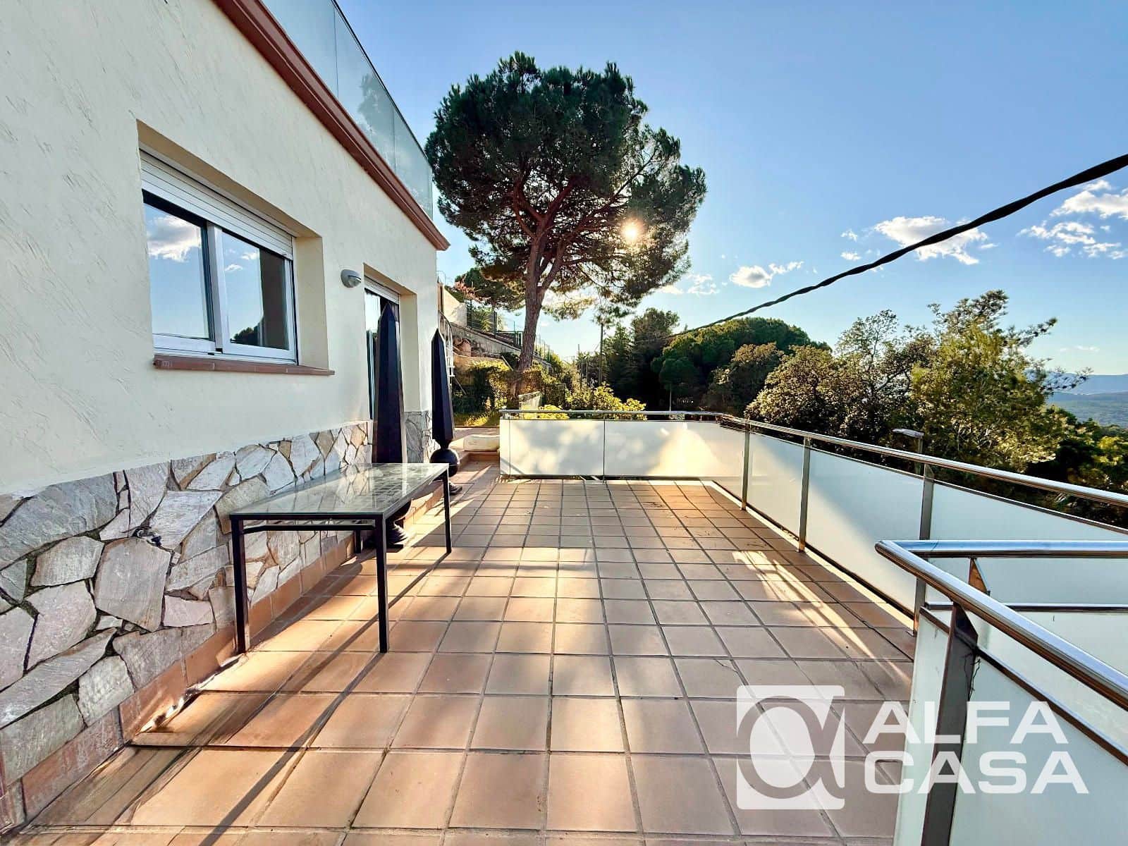 4 bedroom Villa for sale in Lloret de Mar with garage - € 299,000 (Ref: 9385832)