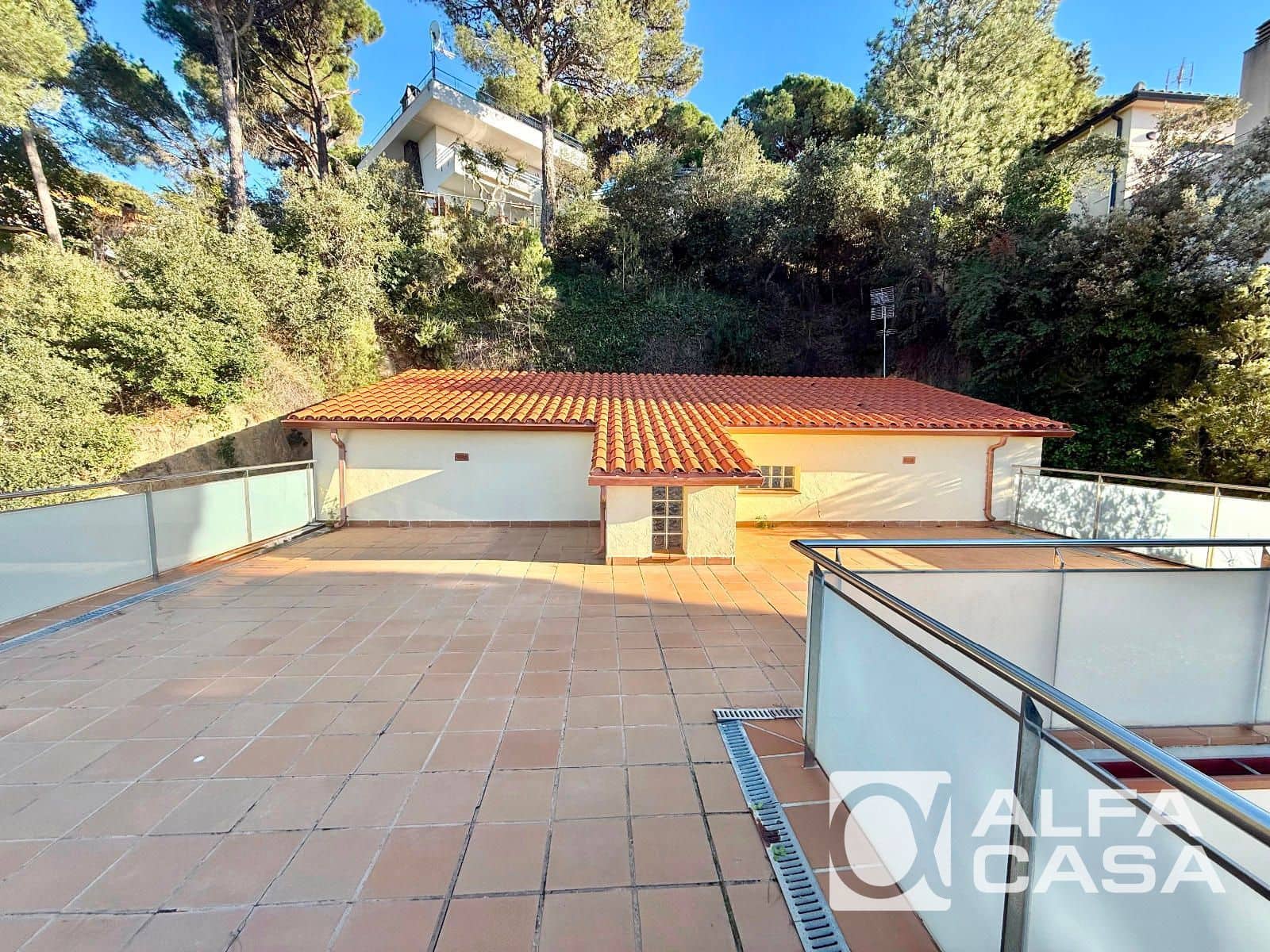 4 bedroom Villa for sale in Lloret de Mar with garage - € 299,000 (Ref: 9385832)