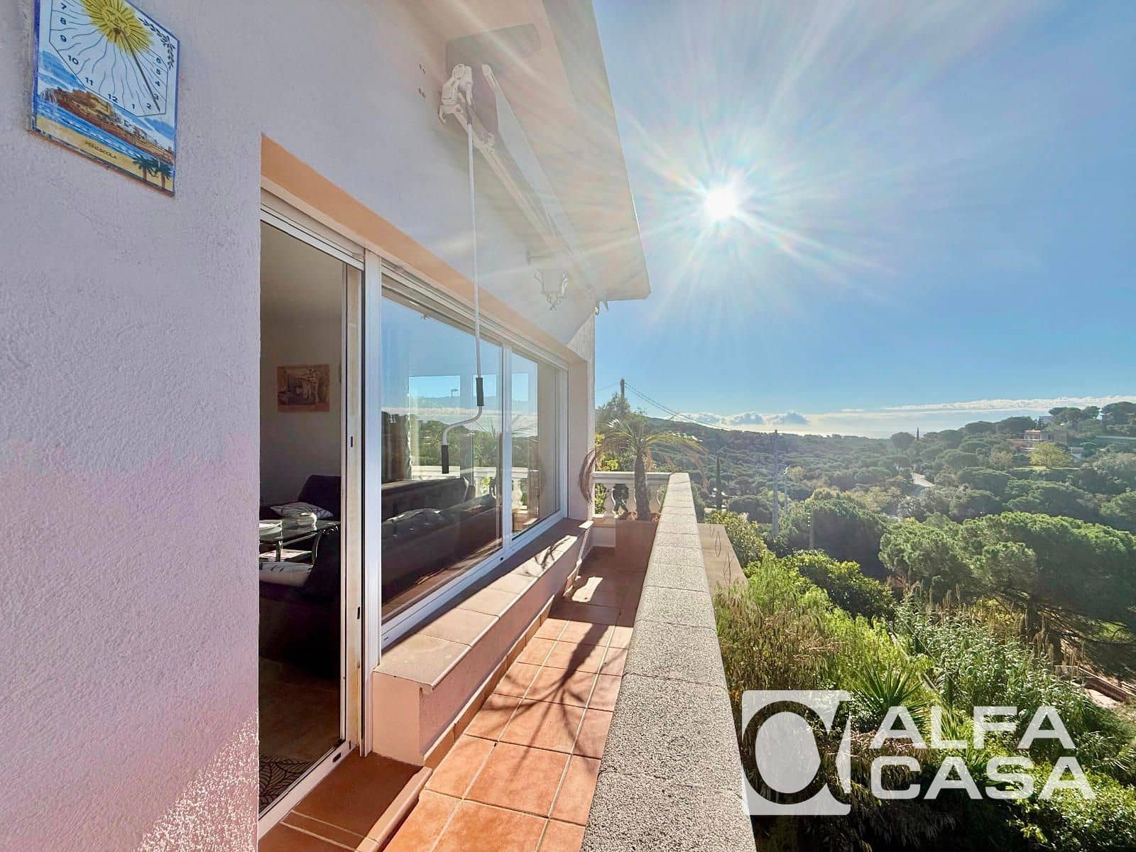 6 bedroom Villa for sale in Lloret de Mar - € 335,000 (Ref: 9385838)