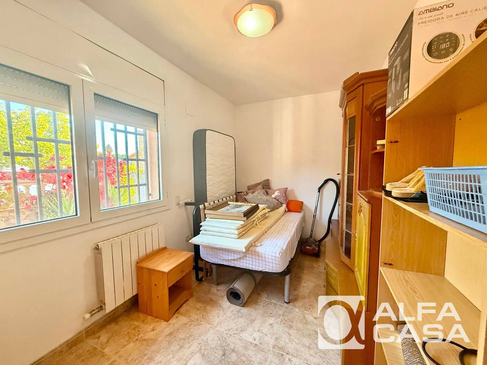 6 bedroom Villa for sale in Lloret de Mar - € 335,000 (Ref: 9385838)