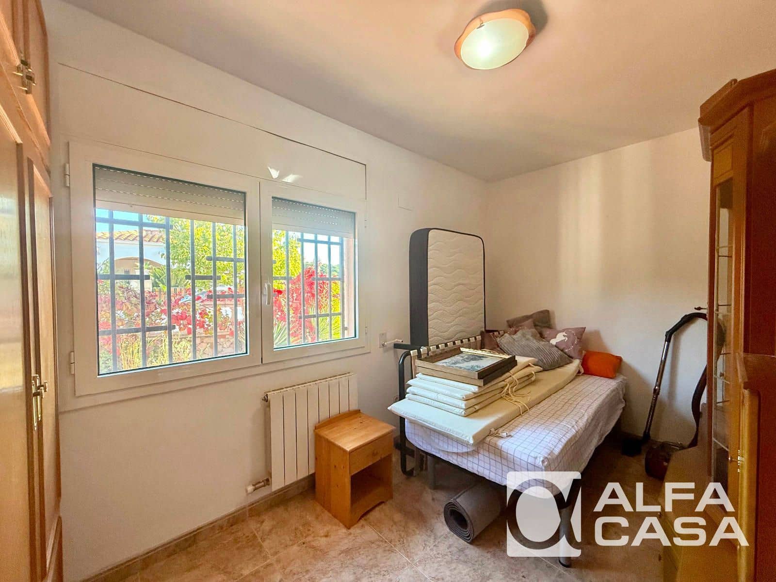 6 bedroom Villa for sale in Lloret de Mar - € 335,000 (Ref: 9385838)