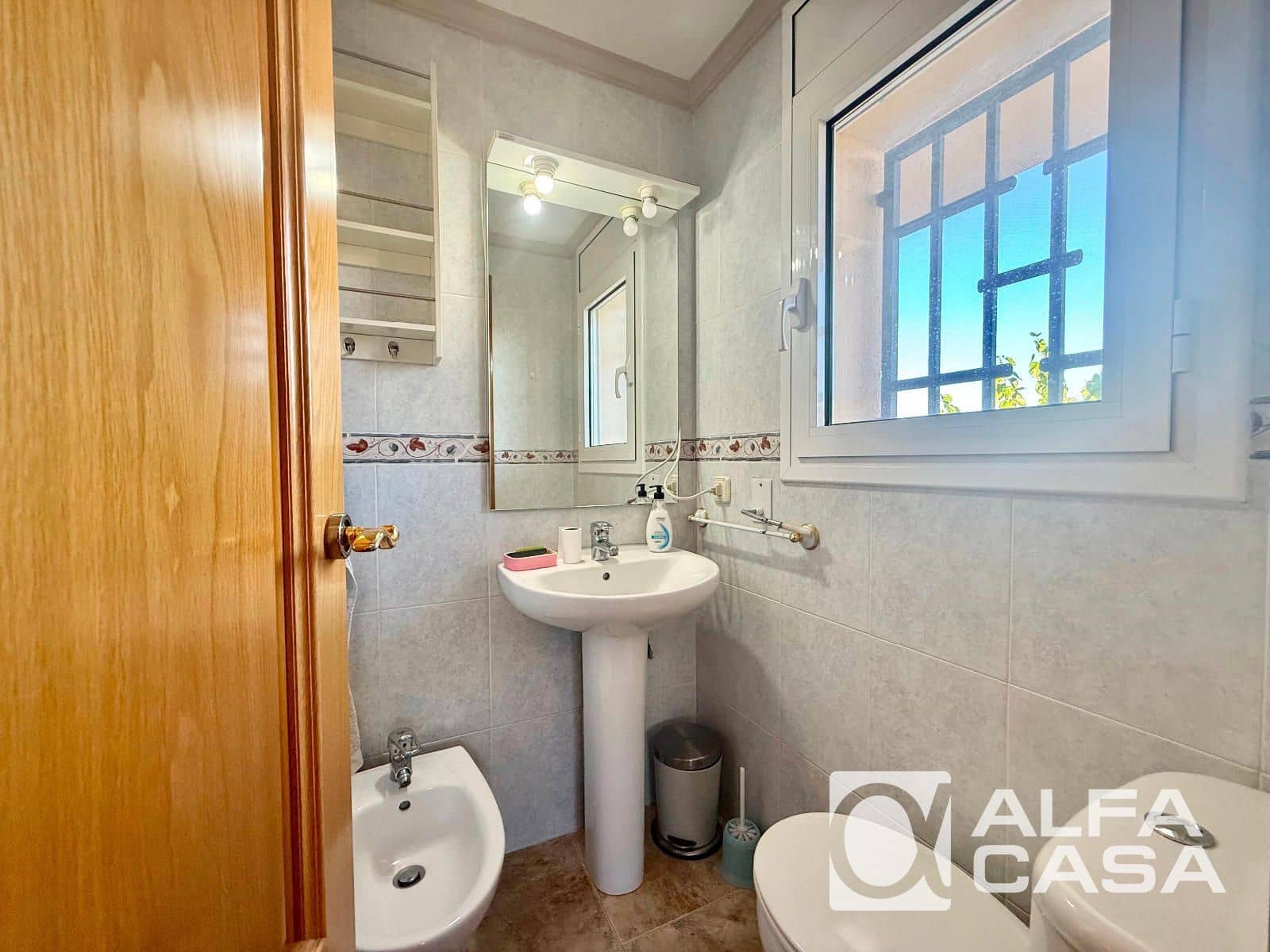 6 bedroom Villa for sale in Lloret de Mar - € 335,000 (Ref: 9385838)