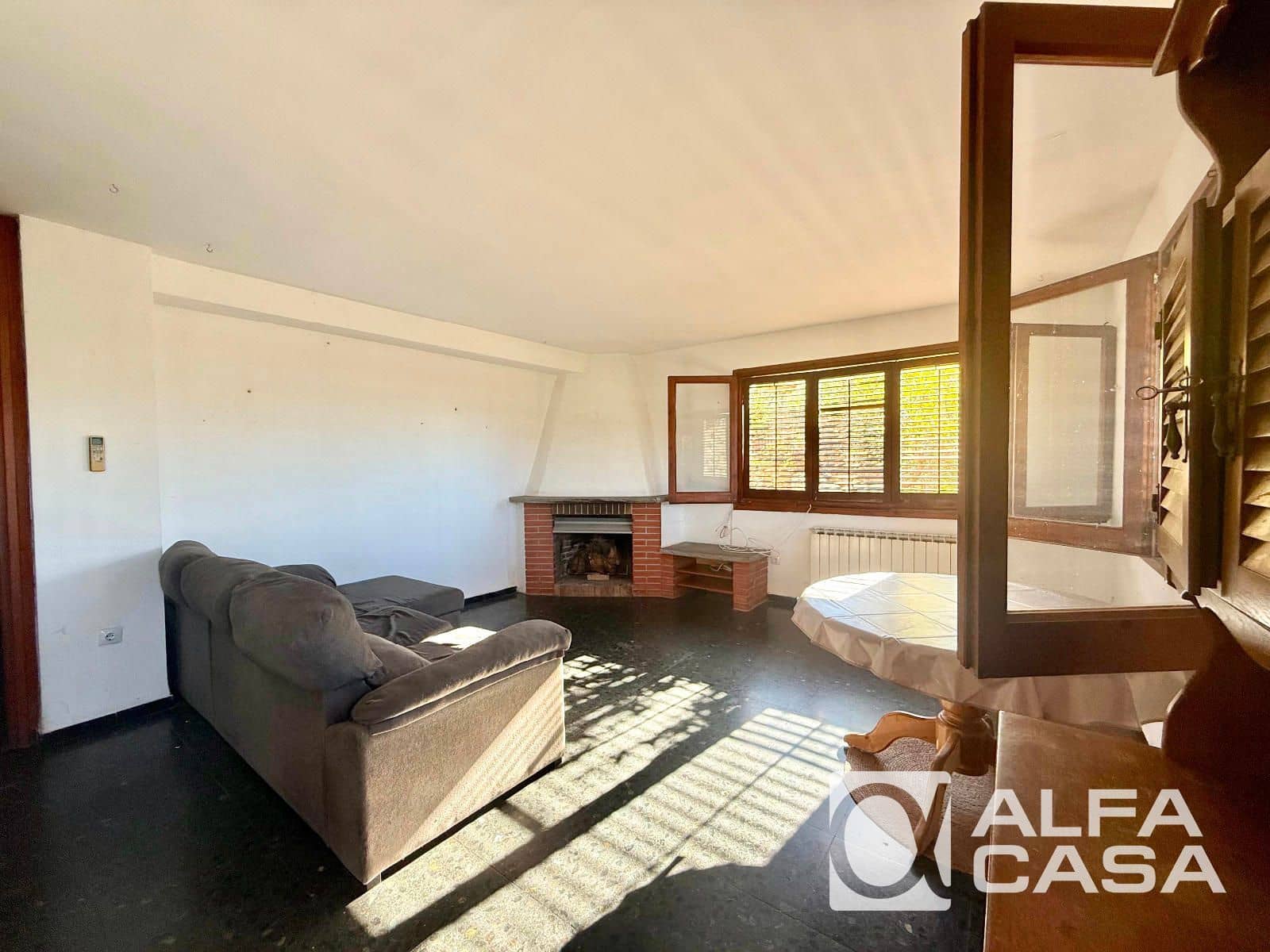 6 bedroom Villa for sale in Lloret de Mar - € 335,000 (Ref: 9385838)