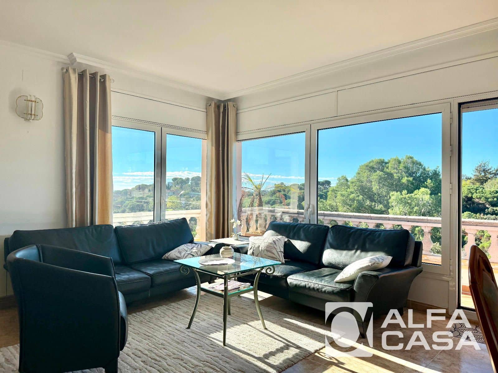 6 bedroom Villa for sale in Lloret de Mar - € 335,000 (Ref: 9385838)