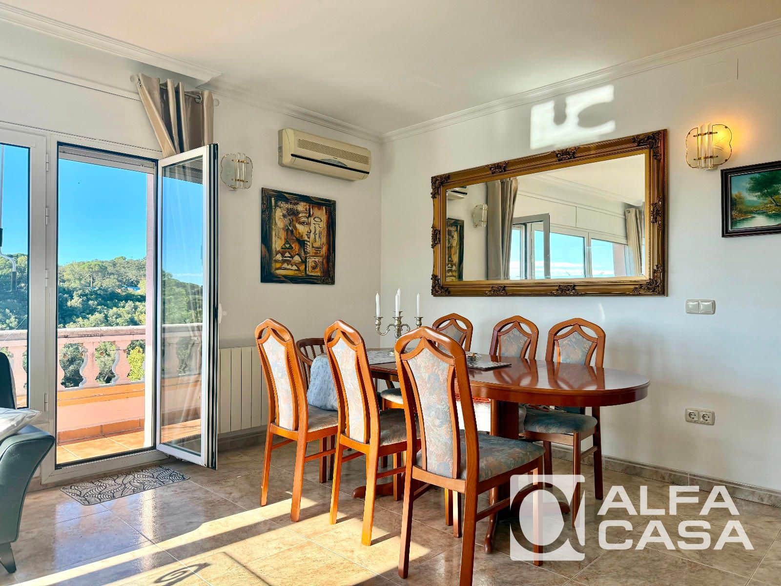 6 bedroom Villa for sale in Lloret de Mar - € 335,000 (Ref: 9385838)