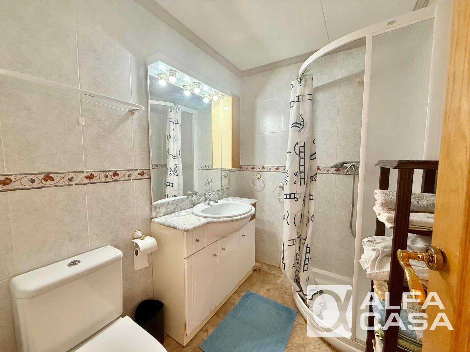 6 bedroom Villa for sale in Lloret de Mar - € 335,000 (Ref: 9385838)