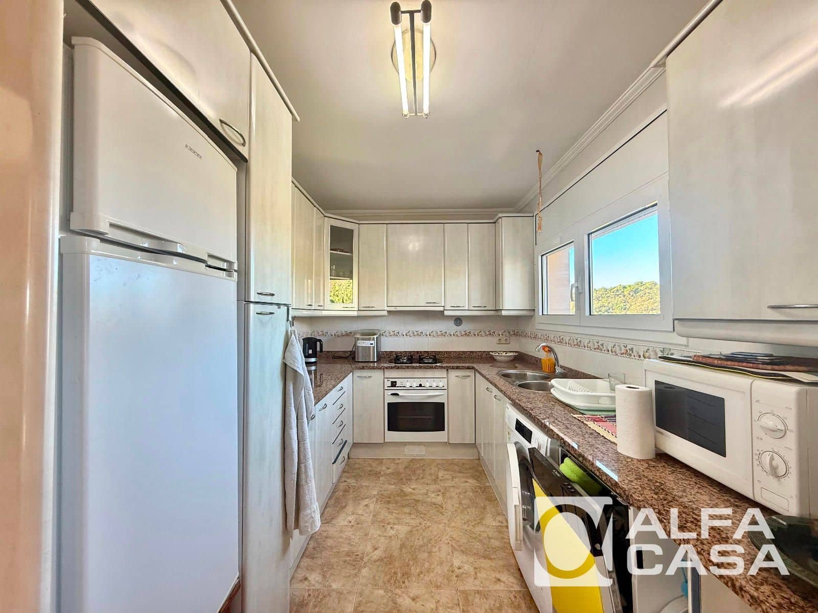 6 bedroom Villa for sale in Lloret de Mar - € 335,000 (Ref: 9385838)