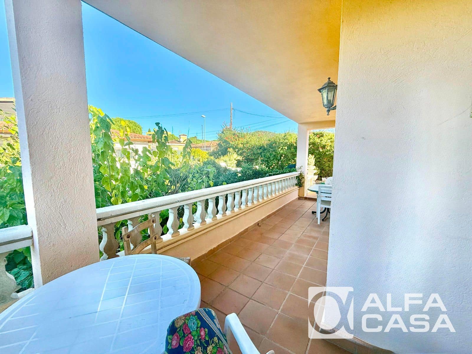 6 bedroom Villa for sale in Lloret de Mar - € 335,000 (Ref: 9385838)