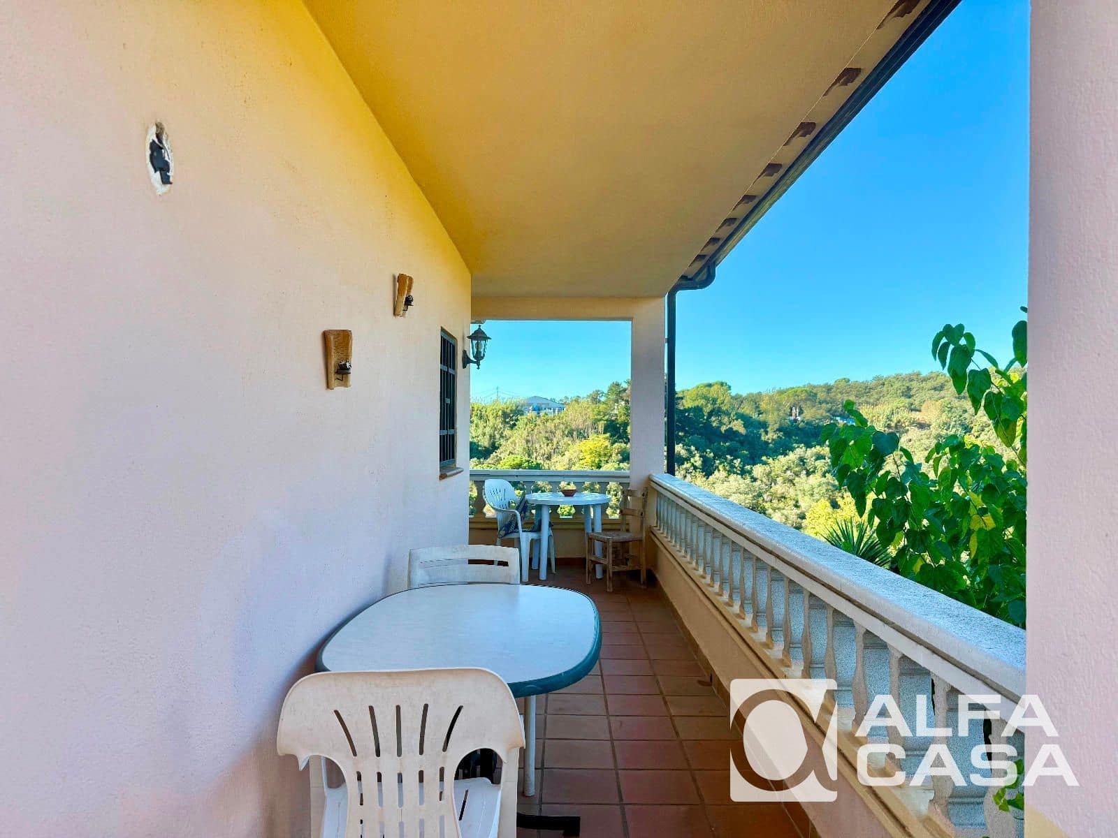 6 bedroom Villa for sale in Lloret de Mar - € 335,000 (Ref: 9385838)