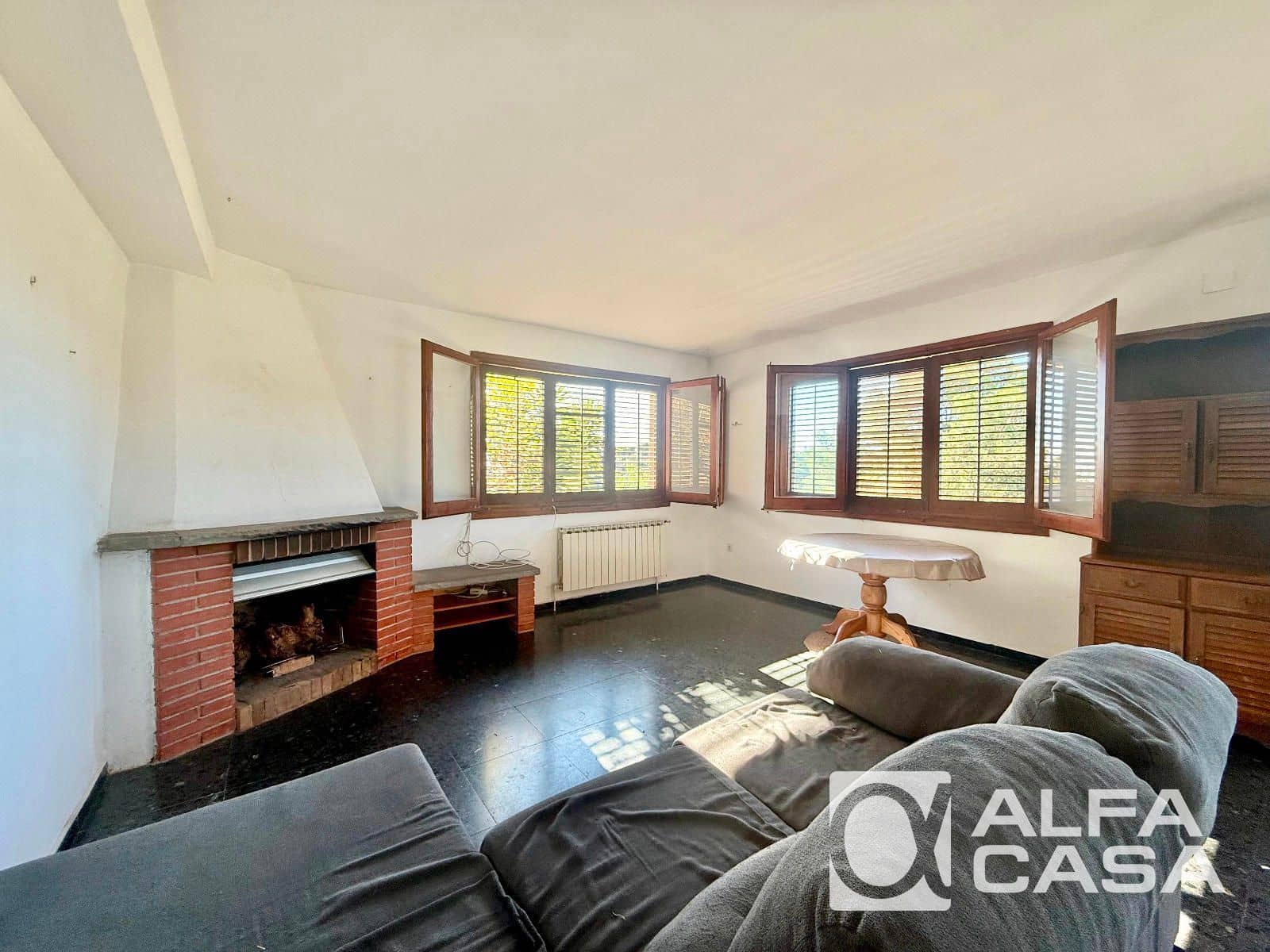 6 bedroom Villa for sale in Lloret de Mar - € 335,000 (Ref: 9385838)