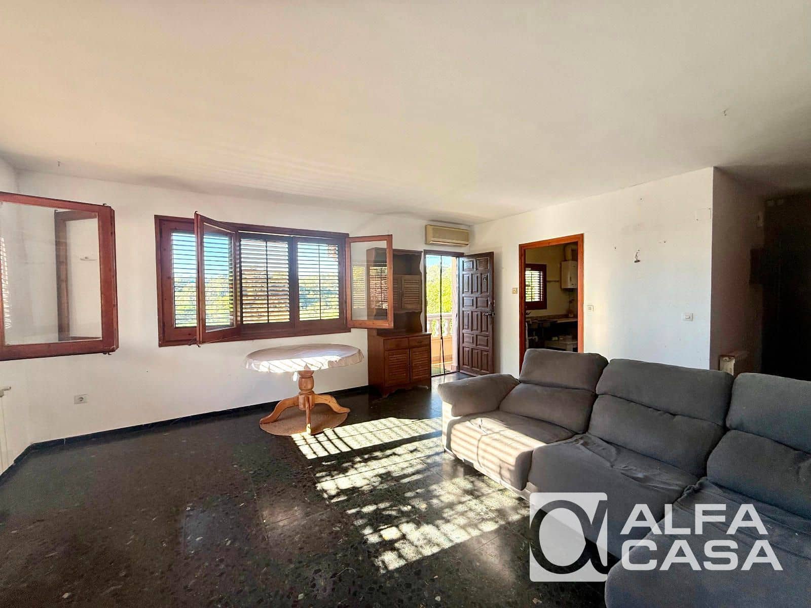 6 bedroom Villa for sale in Lloret de Mar - € 335,000 (Ref: 9385838)