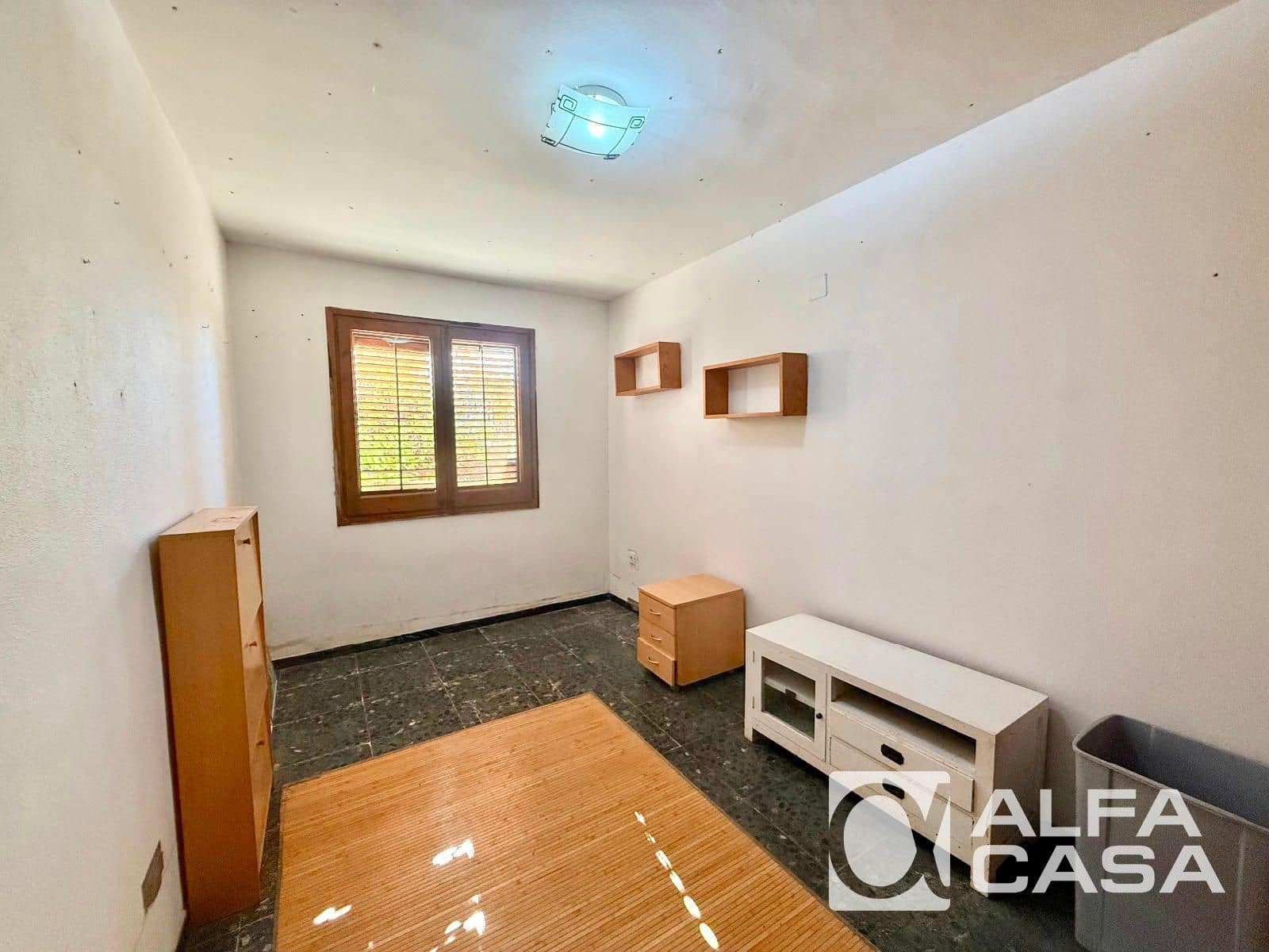 6 bedroom Villa for sale in Lloret de Mar - € 335,000 (Ref: 9385838)