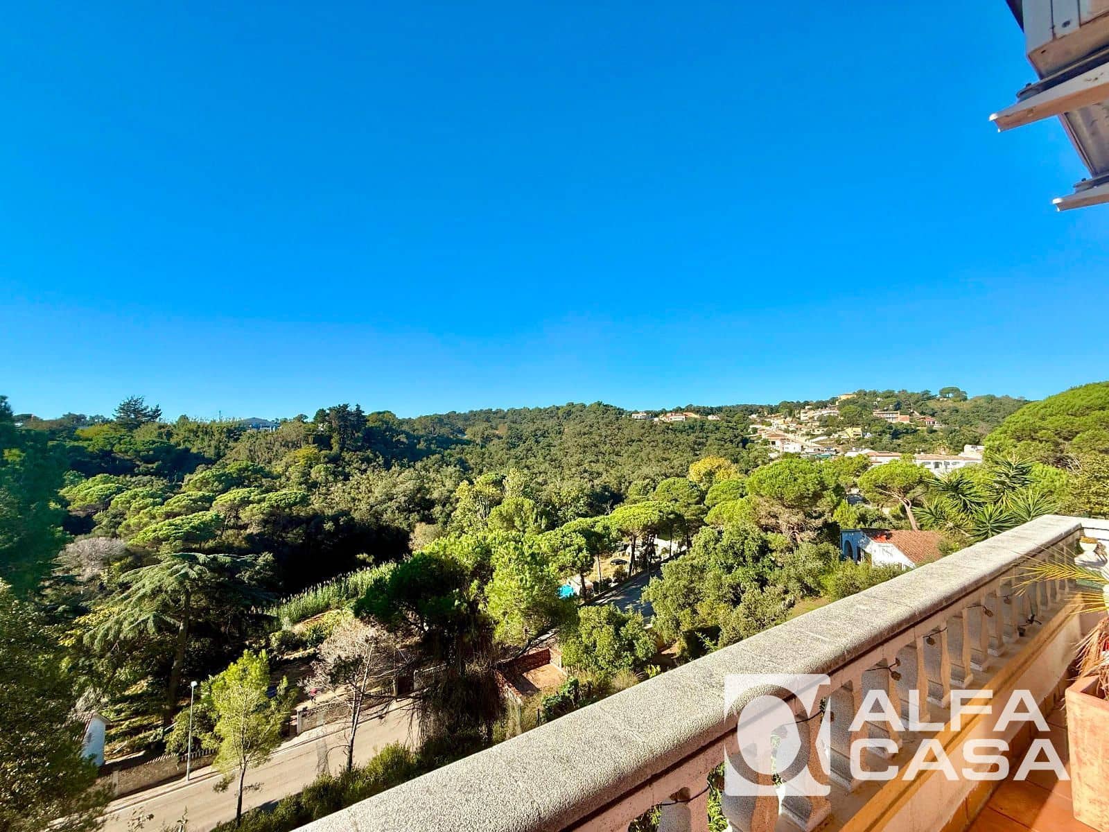6 bedroom Villa for sale in Lloret de Mar - € 335,000 (Ref: 9385838)