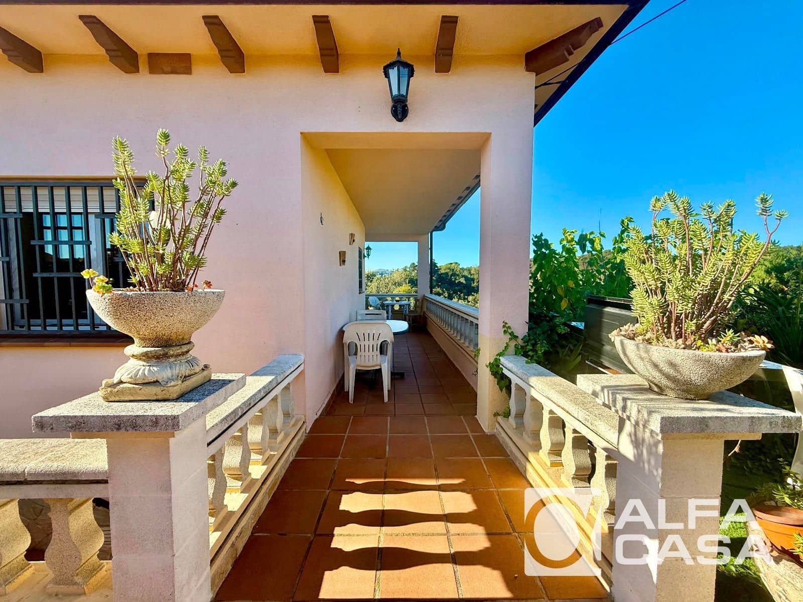 6 bedroom Villa for sale in Lloret de Mar - € 335,000 (Ref: 9385838)