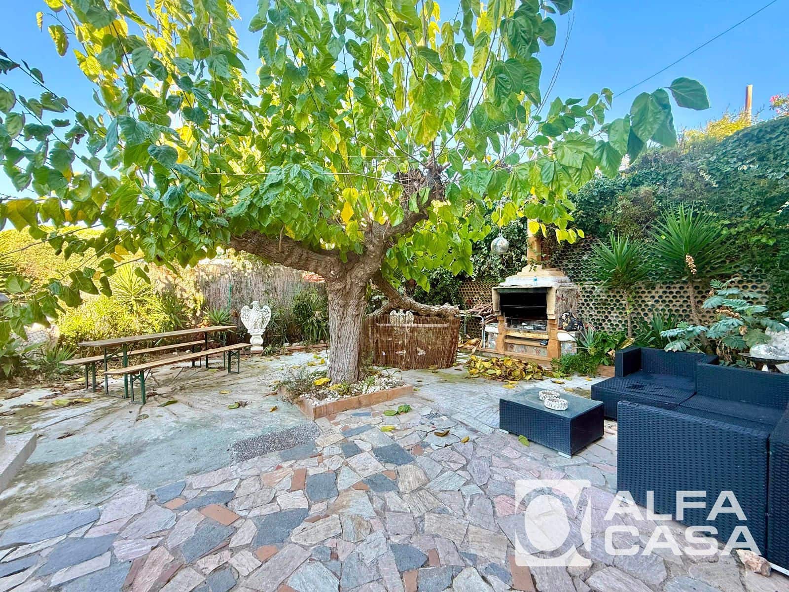 6 bedroom Villa for sale in Lloret de Mar - € 335,000 (Ref: 9385838)