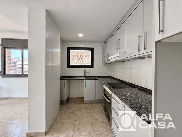 Piso de 2 habitaciones en Lloret de Mar en venta con piscina - 225.000 € (Ref: 9385842)