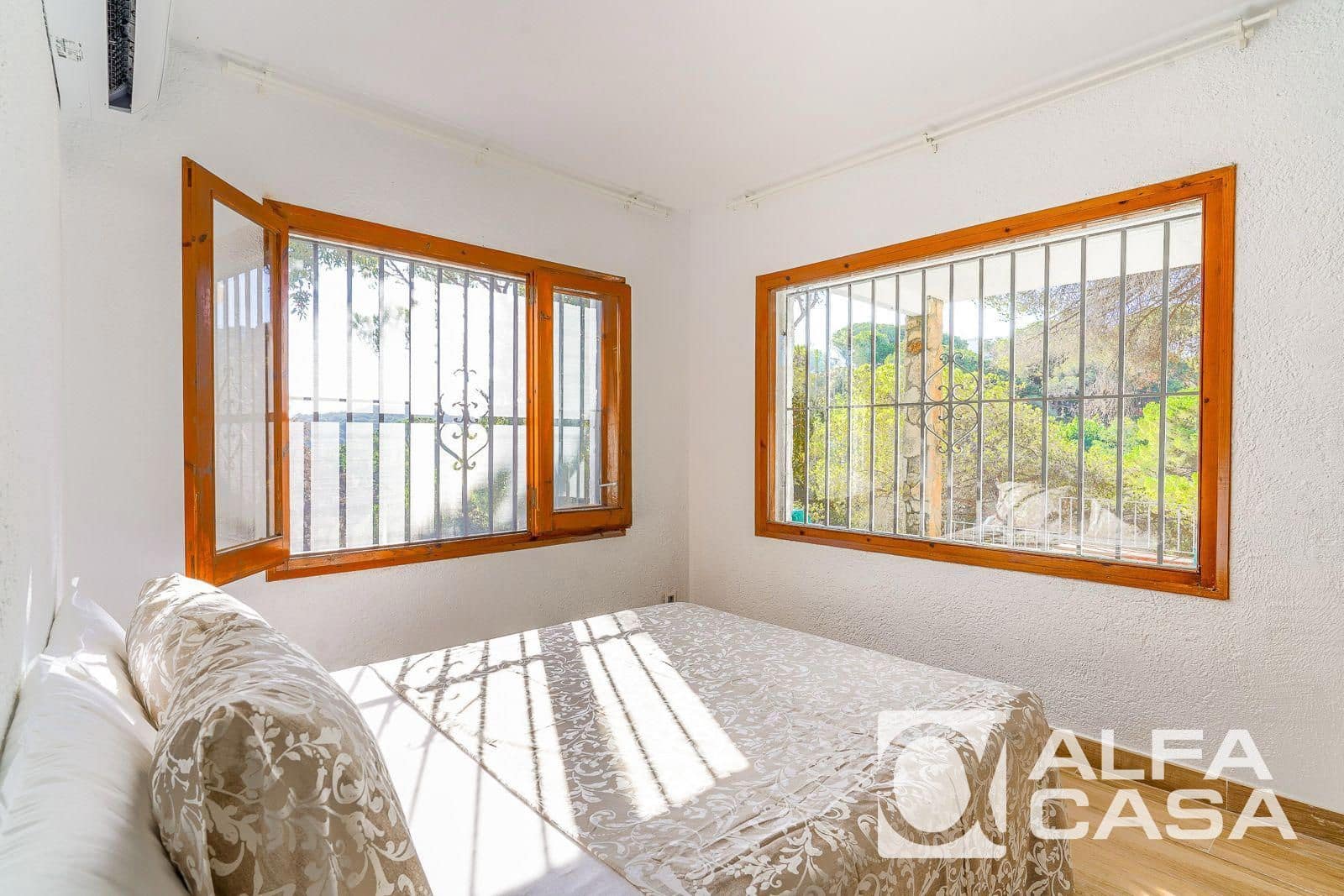4 Zimmer Villa zu vermieten in Lloret de Mar mit Pool - 1.400 € (Ref: 9385845)