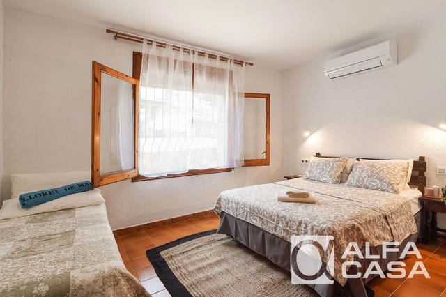 4 bedroom Villa for rent in Lloret de Mar with pool - € 1,400 (Ref: 9385845)