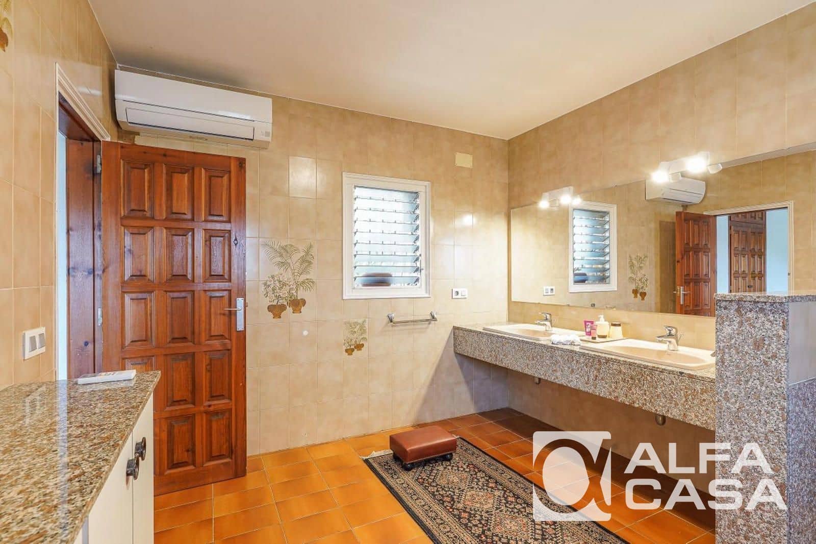 4 Zimmer Villa zu vermieten in Lloret de Mar mit Pool - 1.400 € (Ref: 9385845)