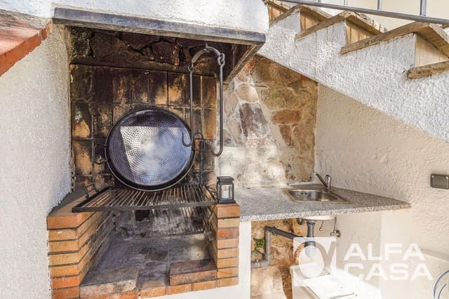 4 bedroom Villa for rent in Lloret de Mar with pool - € 1,400 (Ref: 9385845)