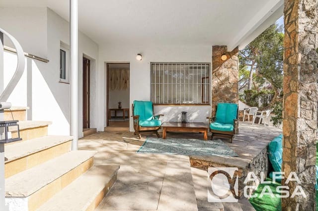 4 bedroom Villa for rent in Lloret de Mar with pool - € 1,400 (Ref: 9385845)