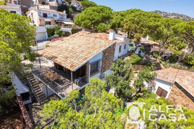 4 bedroom Villa for rent in Lloret de Mar with pool - € 1,400 (Ref: 9385845)