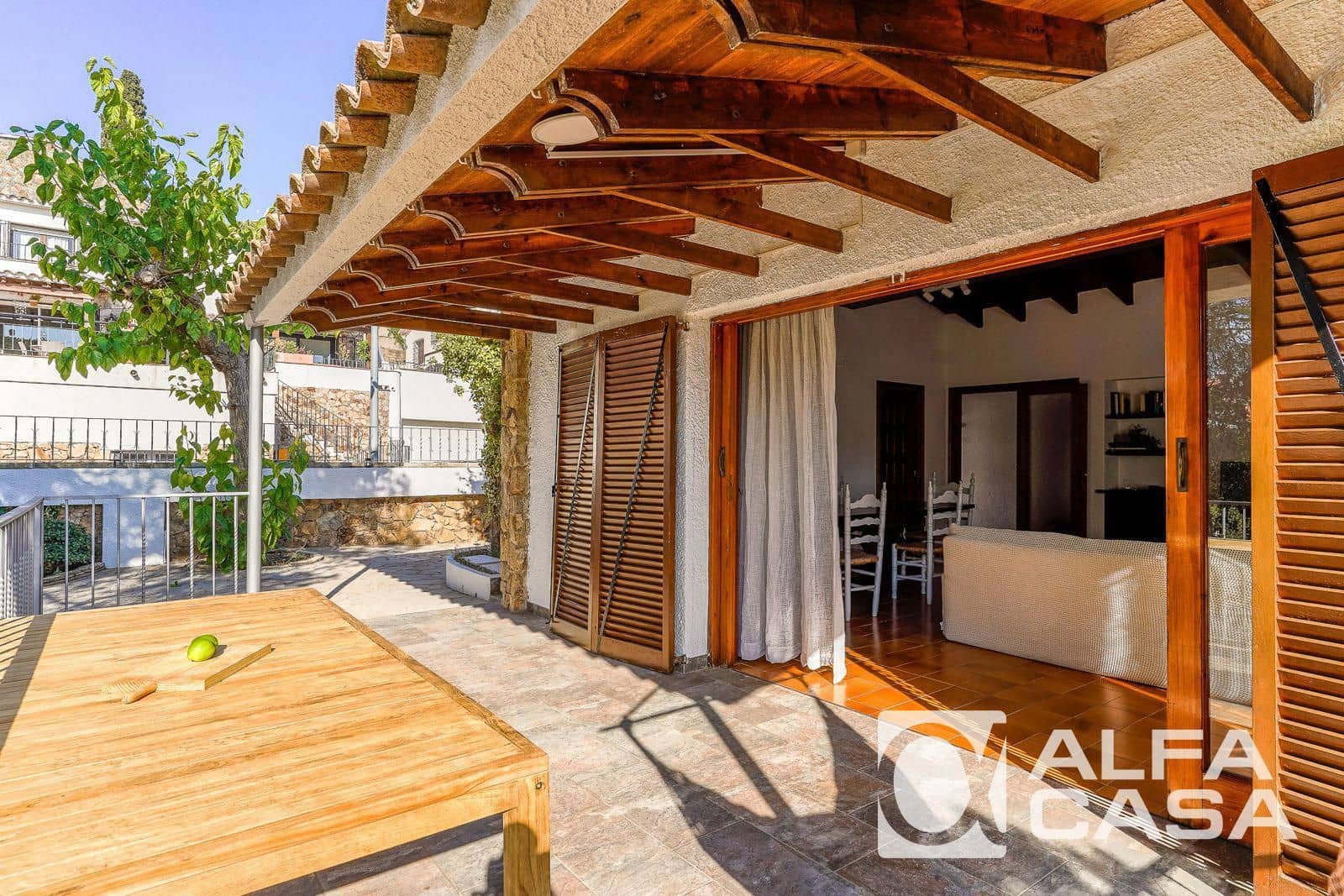 4 Zimmer Villa zu vermieten in Lloret de Mar mit Pool - 1.400 € (Ref: 9385845)