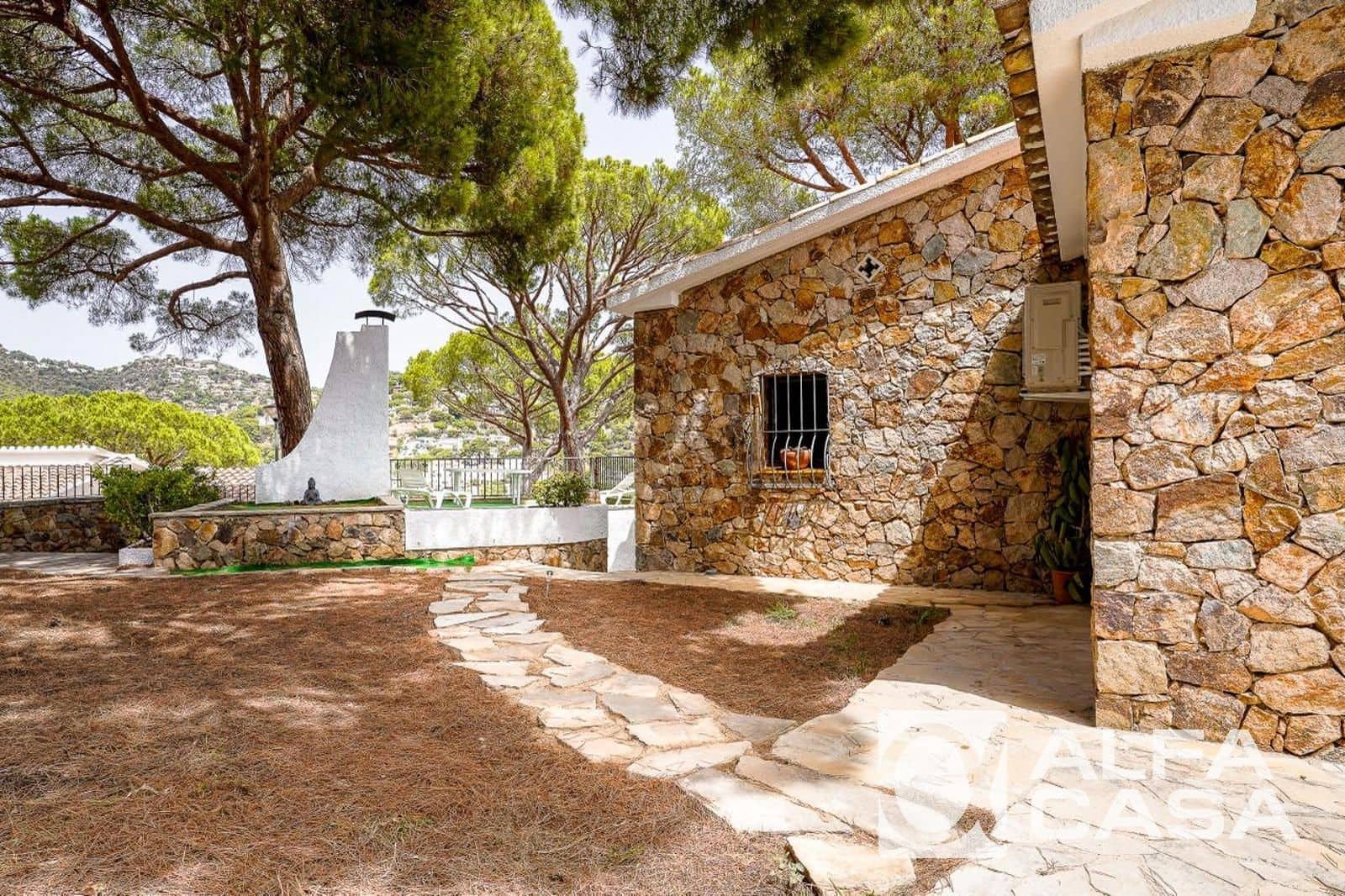 4 Zimmer Villa zu vermieten in Lloret de Mar mit Pool - 1.400 € (Ref: 9385845)