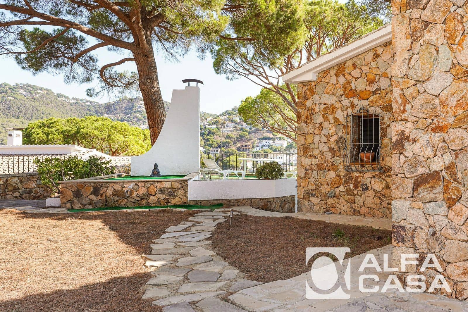 4 Zimmer Villa zu vermieten in Lloret de Mar mit Pool - 1.400 € (Ref: 9385845)