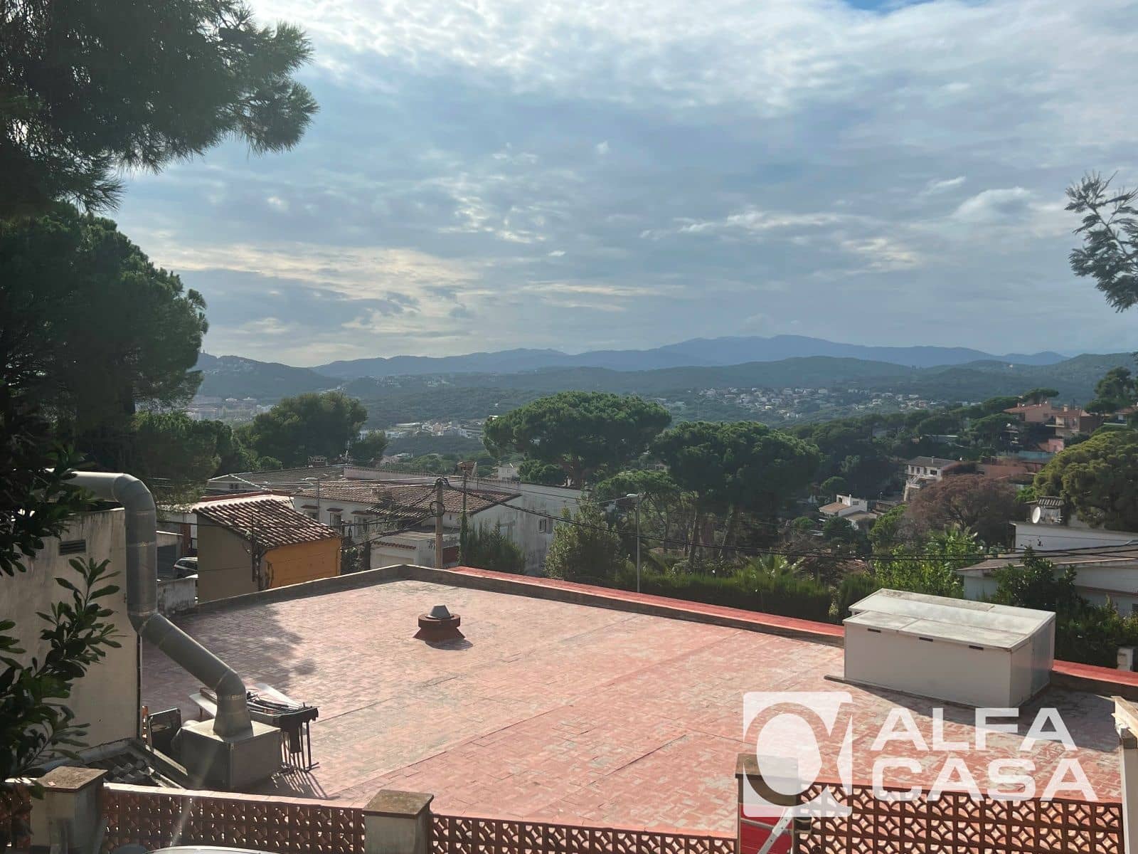 Commercial for sale in Lloret de Mar - € 1,250,000 (Ref: 9385848)