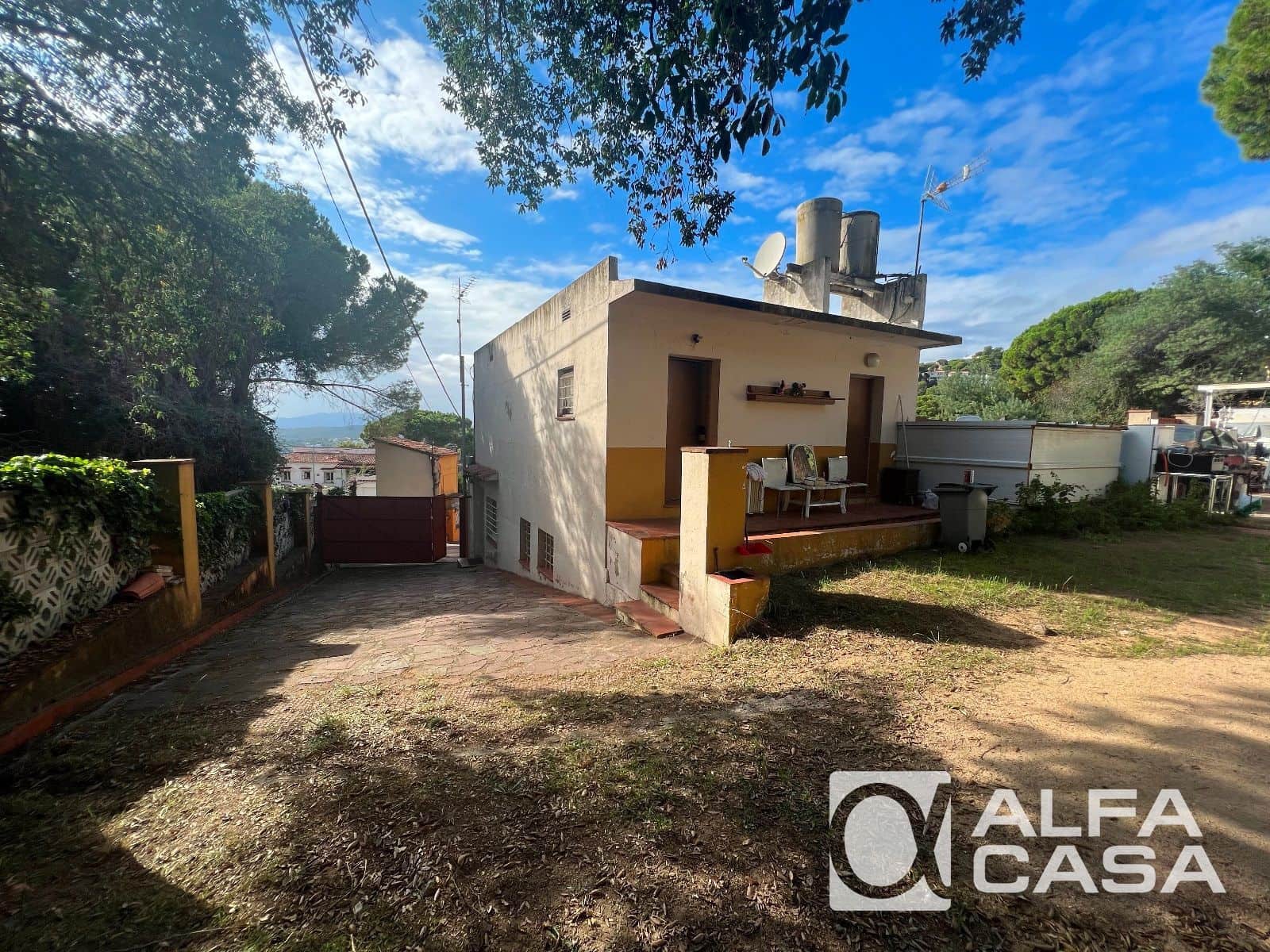 Commercial for sale in Lloret de Mar - € 1,250,000 (Ref: 9385848)