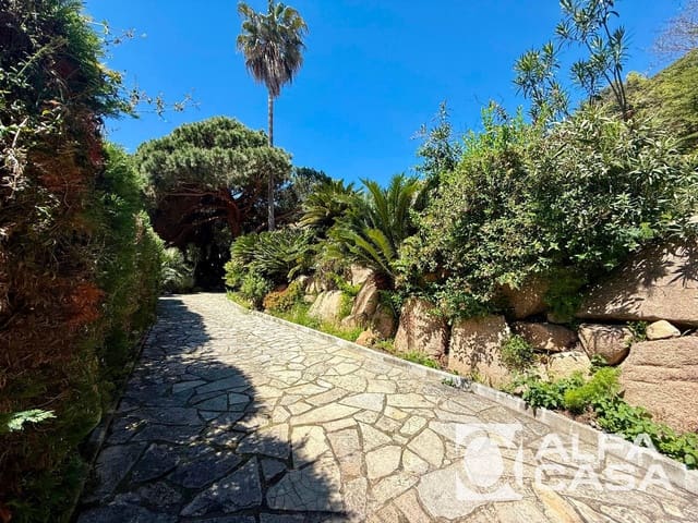 3 bedroom Villa for rent in Blanes with pool garage - € 2,700 (Ref: 9385849)