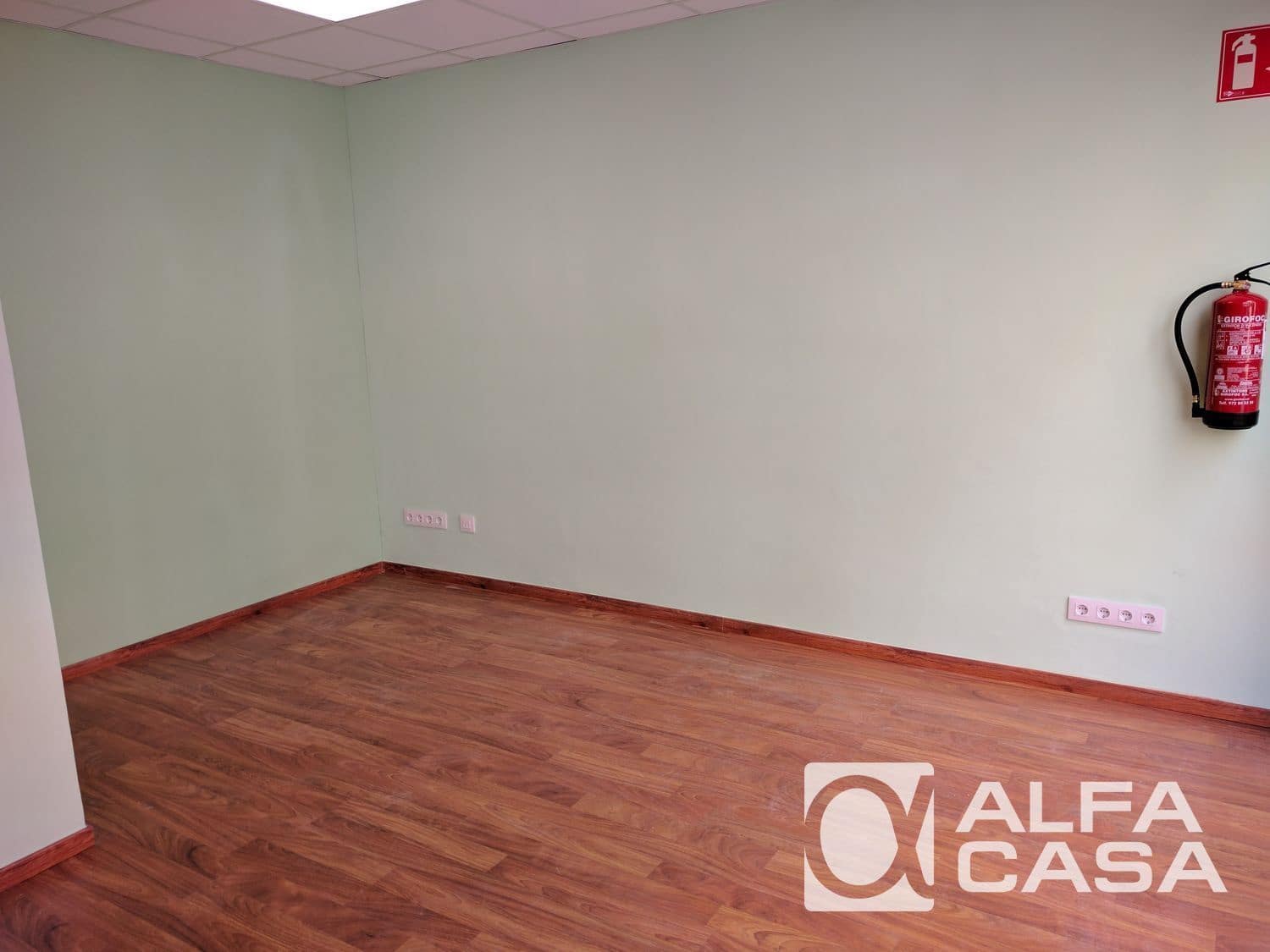 Commercial for sale in Lloret de Mar - € 39,000 (Ref: 9385851)