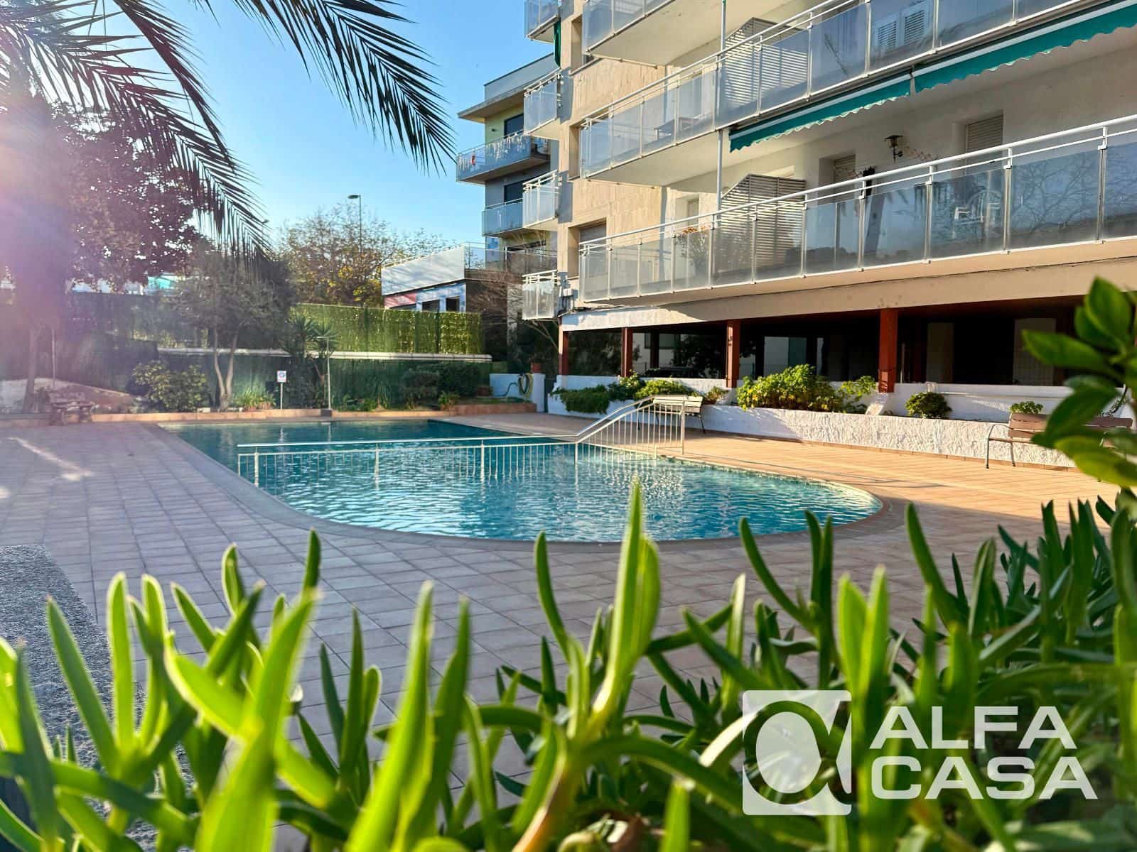 2 slaapkamer Flat te koop in Lloret de Mar met zwembad - € 180.000 (Ref: 9385853)