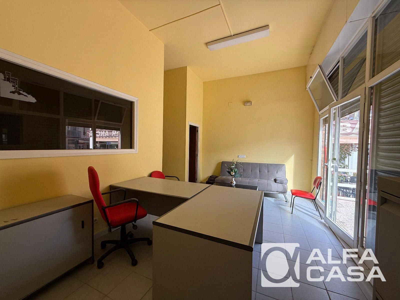 Commercial for sale in Lloret de Mar - € 120,000 (Ref: 9385854)