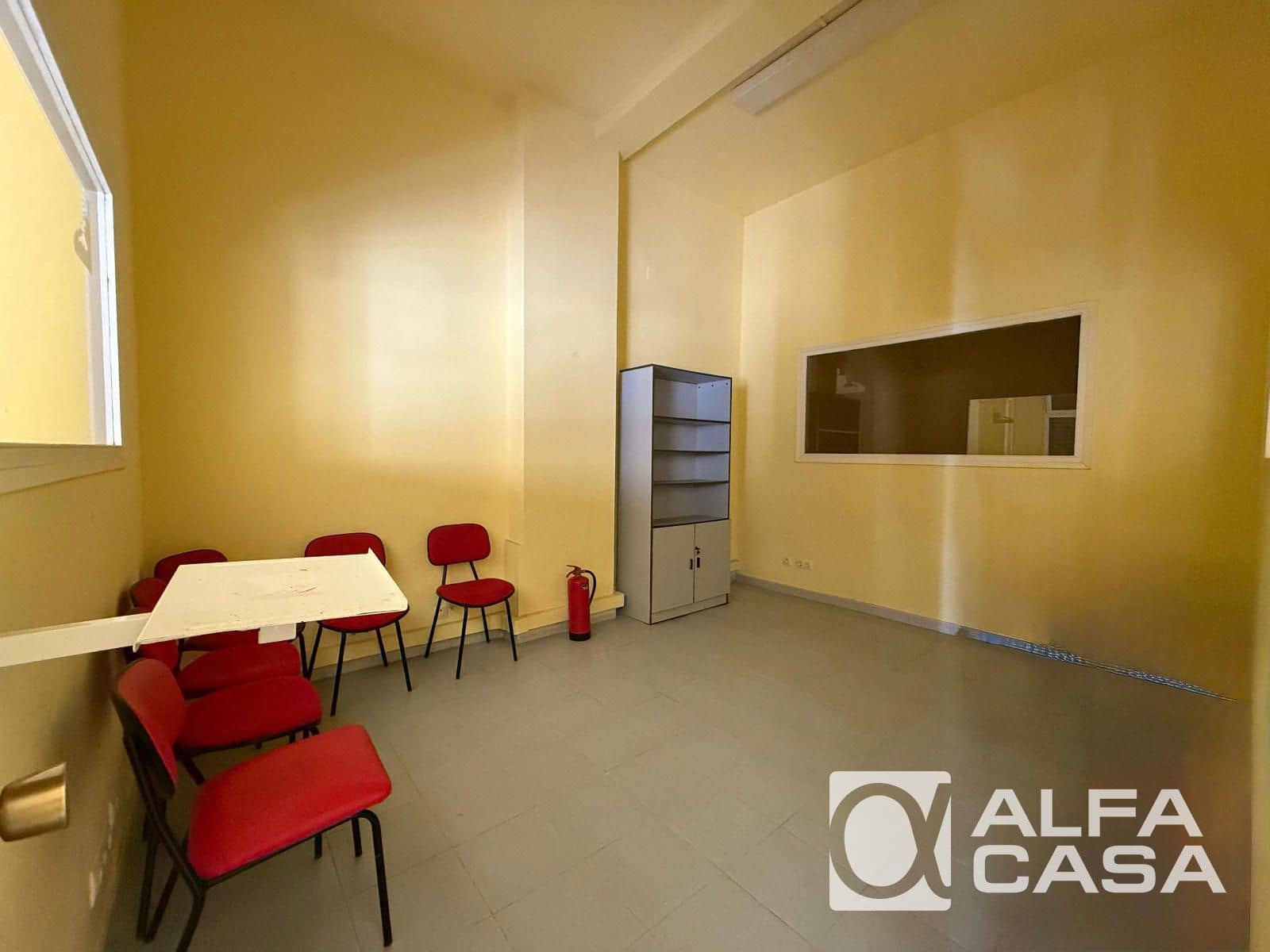 Commercial for sale in Lloret de Mar - € 120,000 (Ref: 9385854)