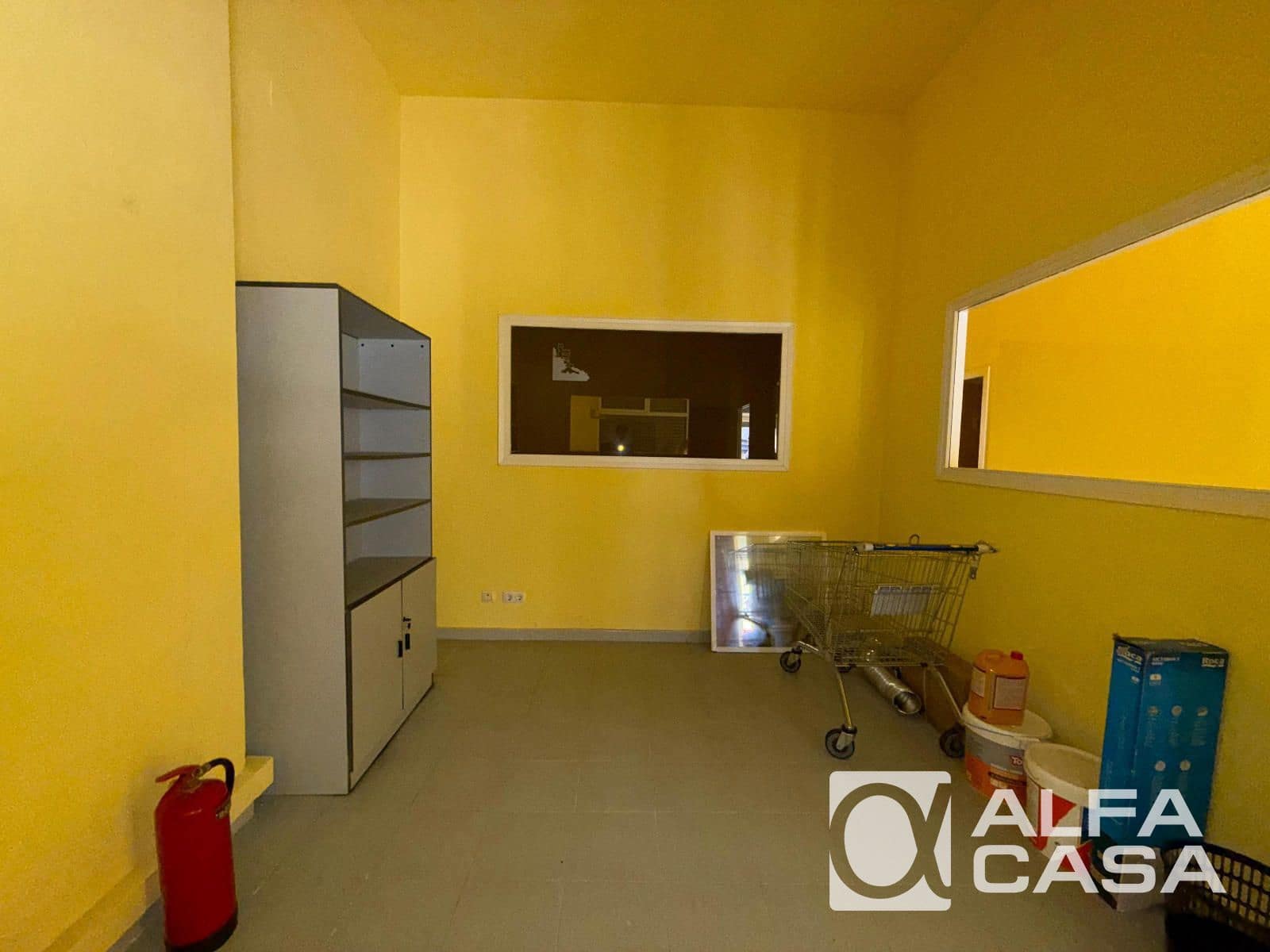 Commercial for sale in Lloret de Mar - € 120,000 (Ref: 9385854)