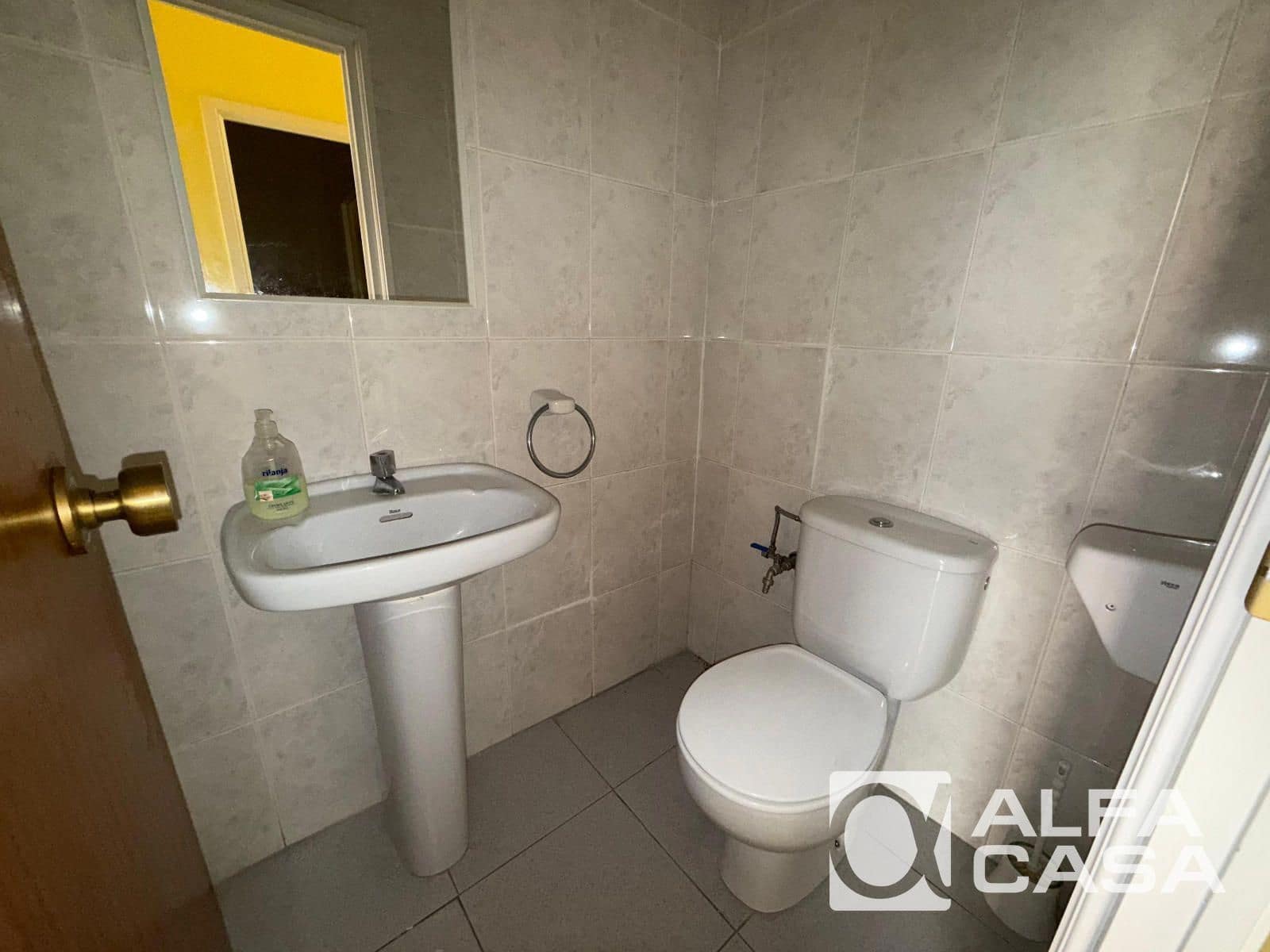 Commercial for sale in Lloret de Mar - € 120,000 (Ref: 9385854)