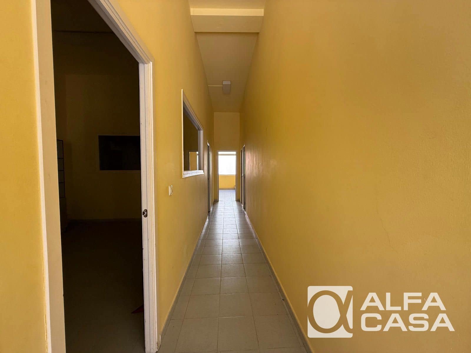 Commercial for sale in Lloret de Mar - € 120,000 (Ref: 9385854)