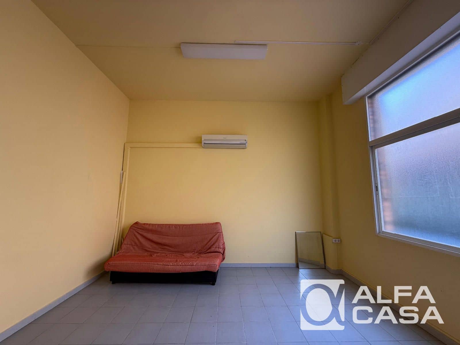 Commercial for sale in Lloret de Mar - € 120,000 (Ref: 9385854)