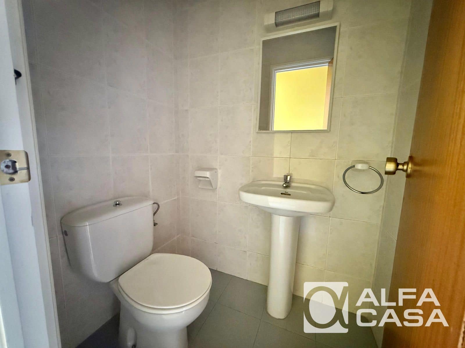 Commercial for sale in Lloret de Mar - € 120,000 (Ref: 9385854)