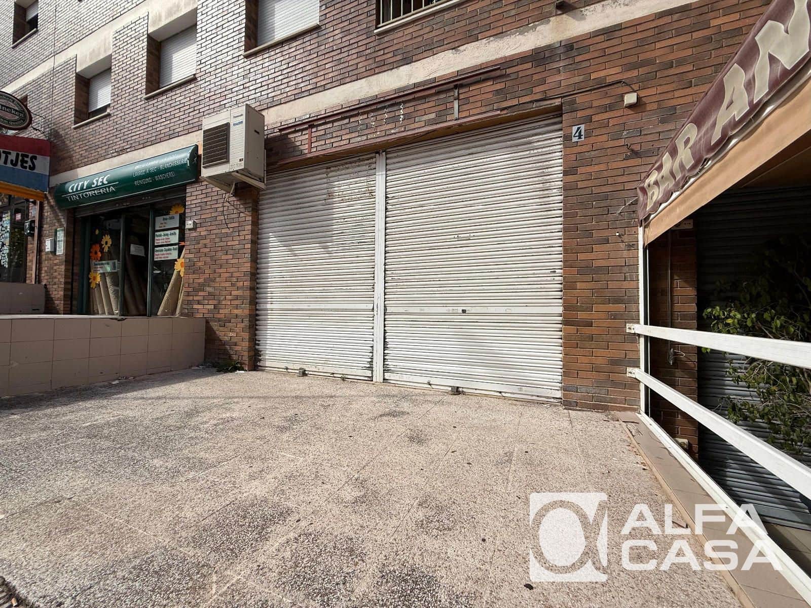 Commercial for sale in Lloret de Mar - € 120,000 (Ref: 9385854)