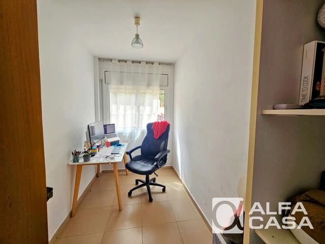 Piso de 3 habitaciones en Lloret de Mar en venta con piscina - 270.000 € (Ref: 9385856)